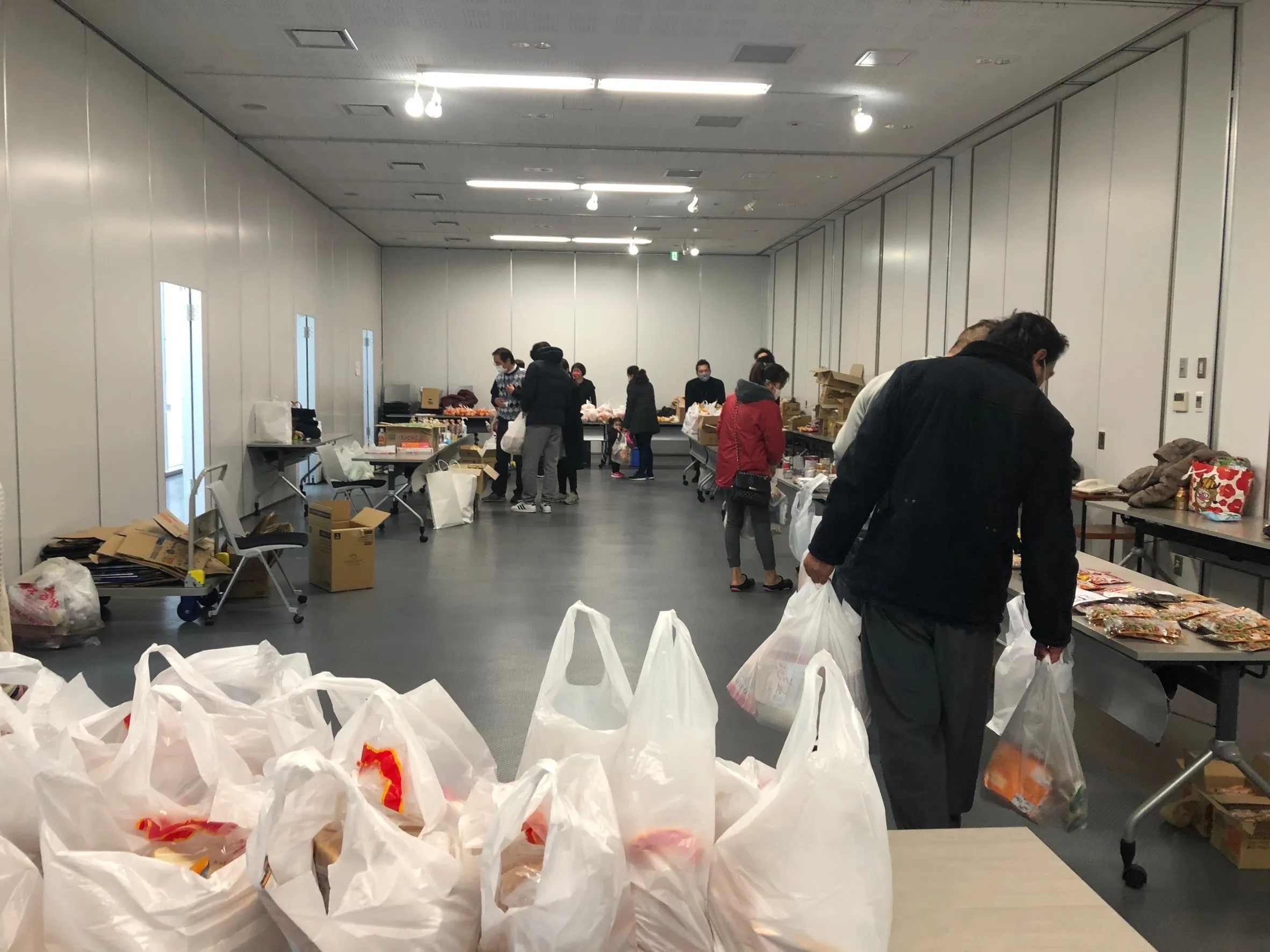 fb240フードパントリーの様子